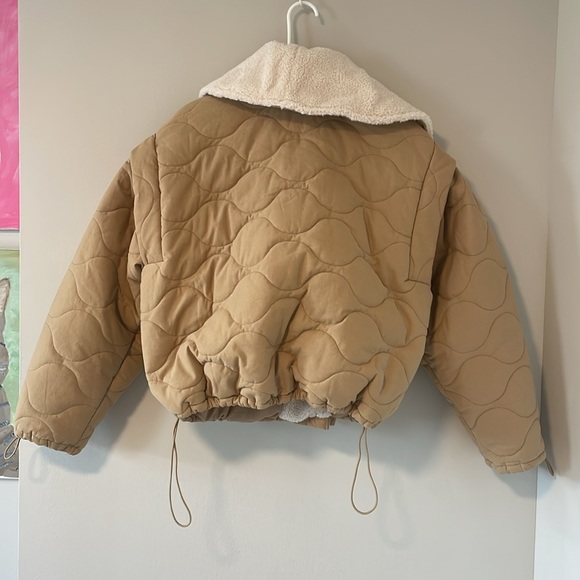 NWOT Astr The Label NADINE QUILTED FAUX SHEARLING JACKET KHAKI - Picture 10 of 10